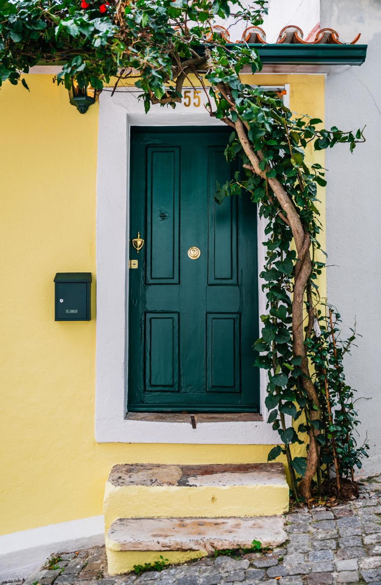 Cozy Yellow House Bairro Alto *