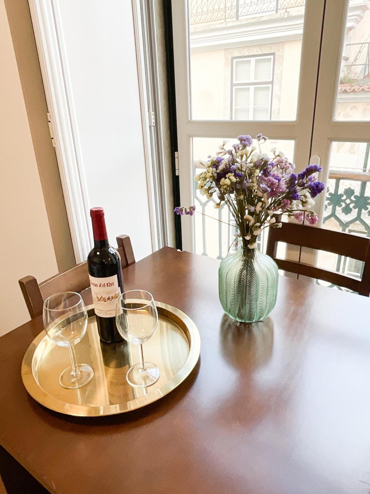 Stunning Luxury In Chiado 1br Apartamento Lisboa