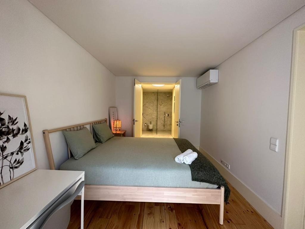 Quarto em Acomodações Particulares Bedroom In Shared House In Chiado - Historic Center Of *