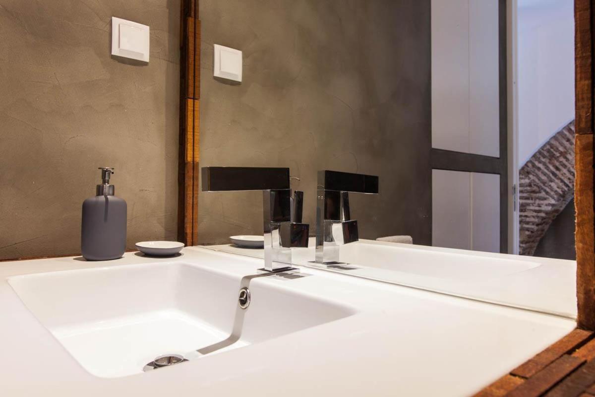Old Stables Chiado - 2 Bedroom In The Heart Of Apartamento *