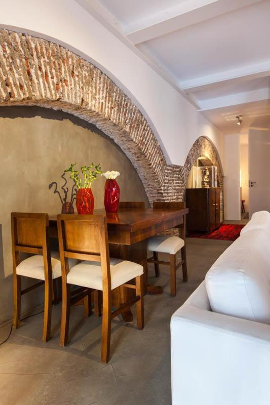 Old Stables Chiado - 2 Bedroom In The Heart Of Apartamento *
