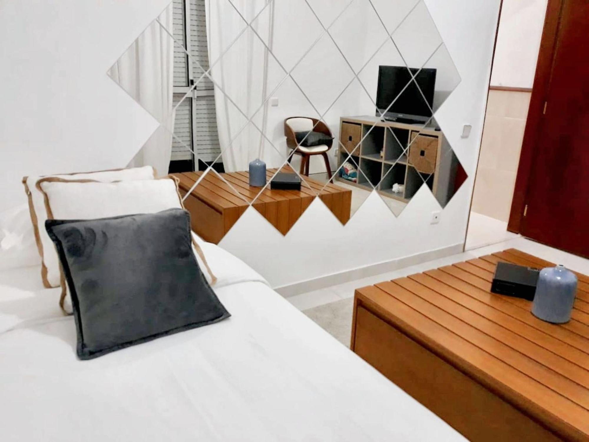 Comfortable With Balcony And Sea View In 50 M² Apartamento Lisboa