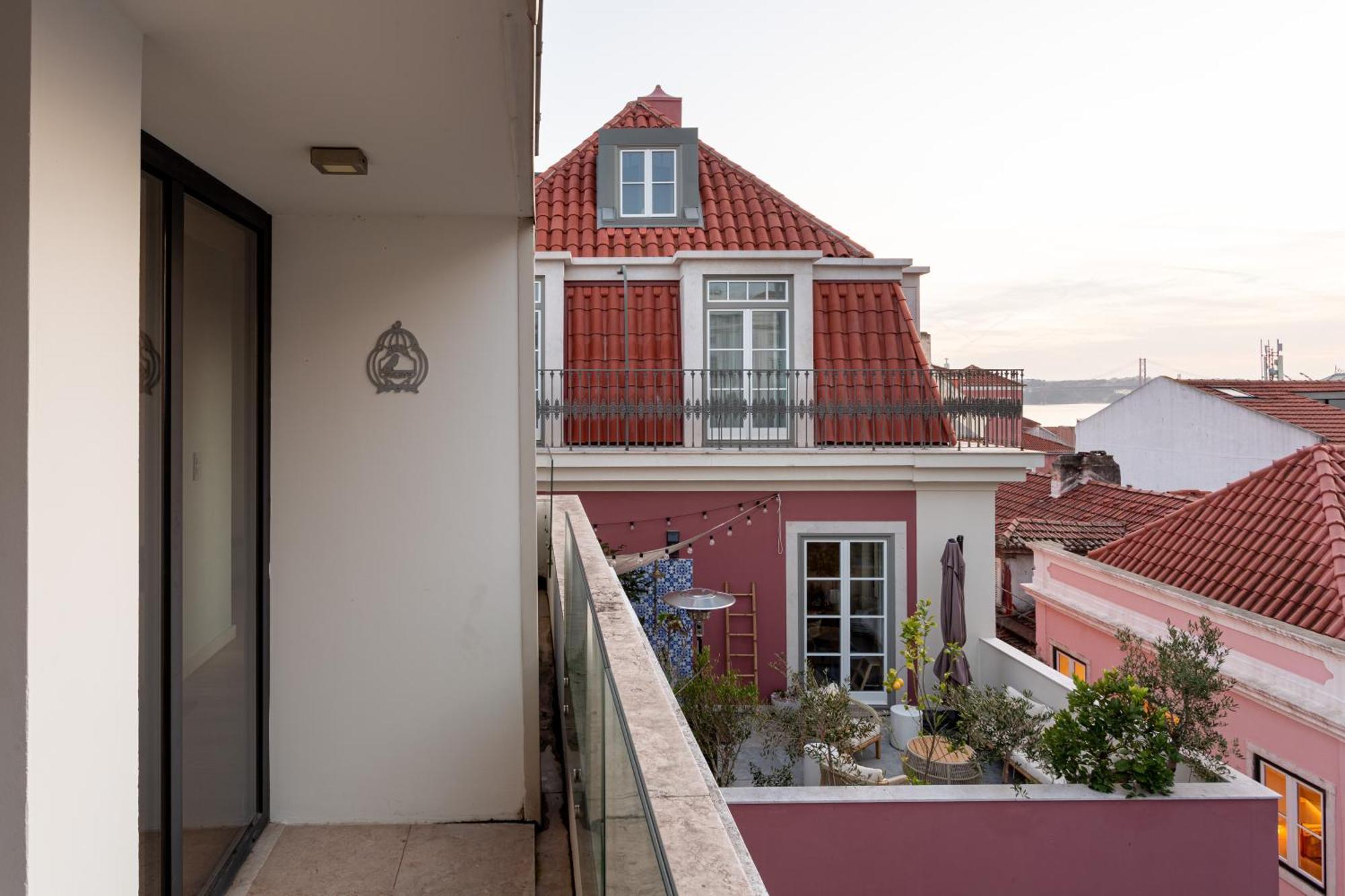 Joivy Bairro Alto 2-br With Large Terrace * Lisboa