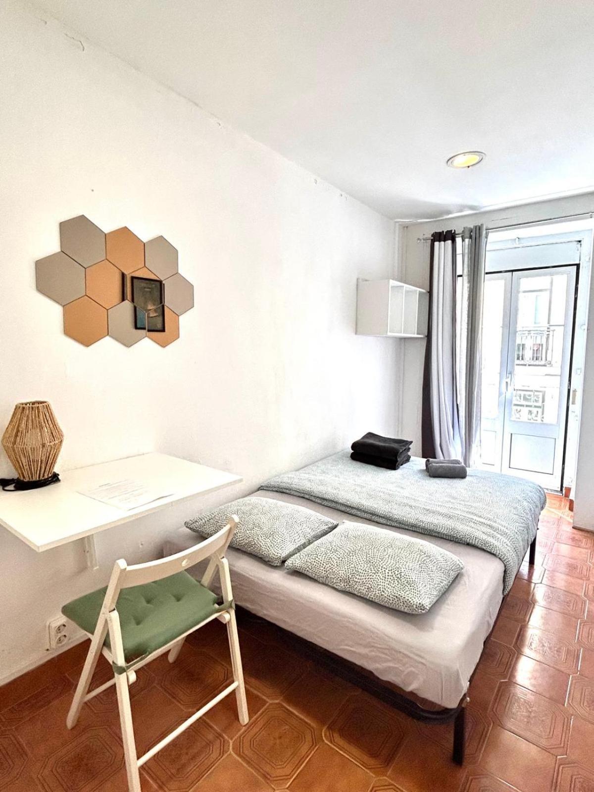 Shared With Bright Private Patio In Casa de hóspedes Lisboa