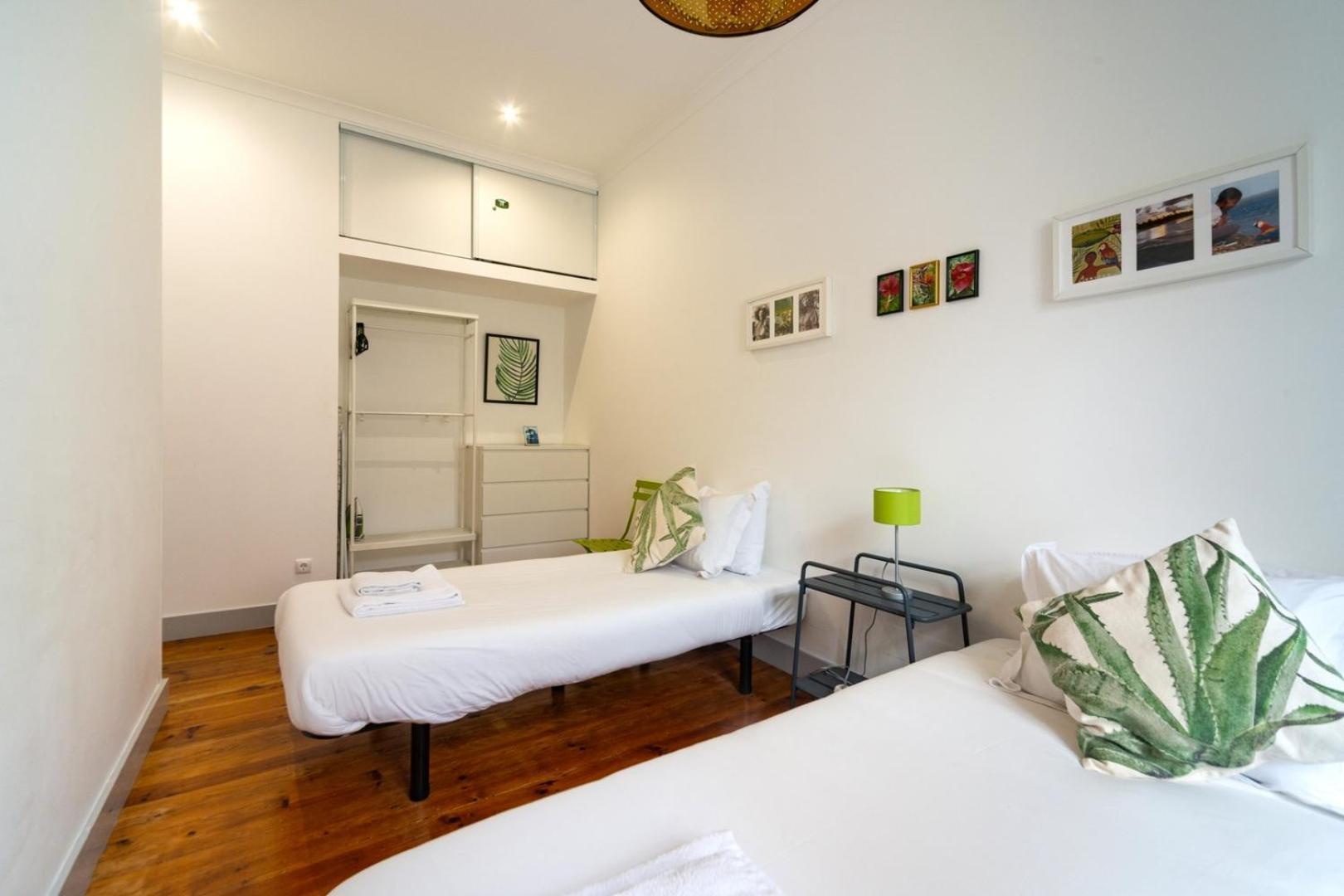 Old Style Fully Renewed And Spacious 3-bed * Lisboa