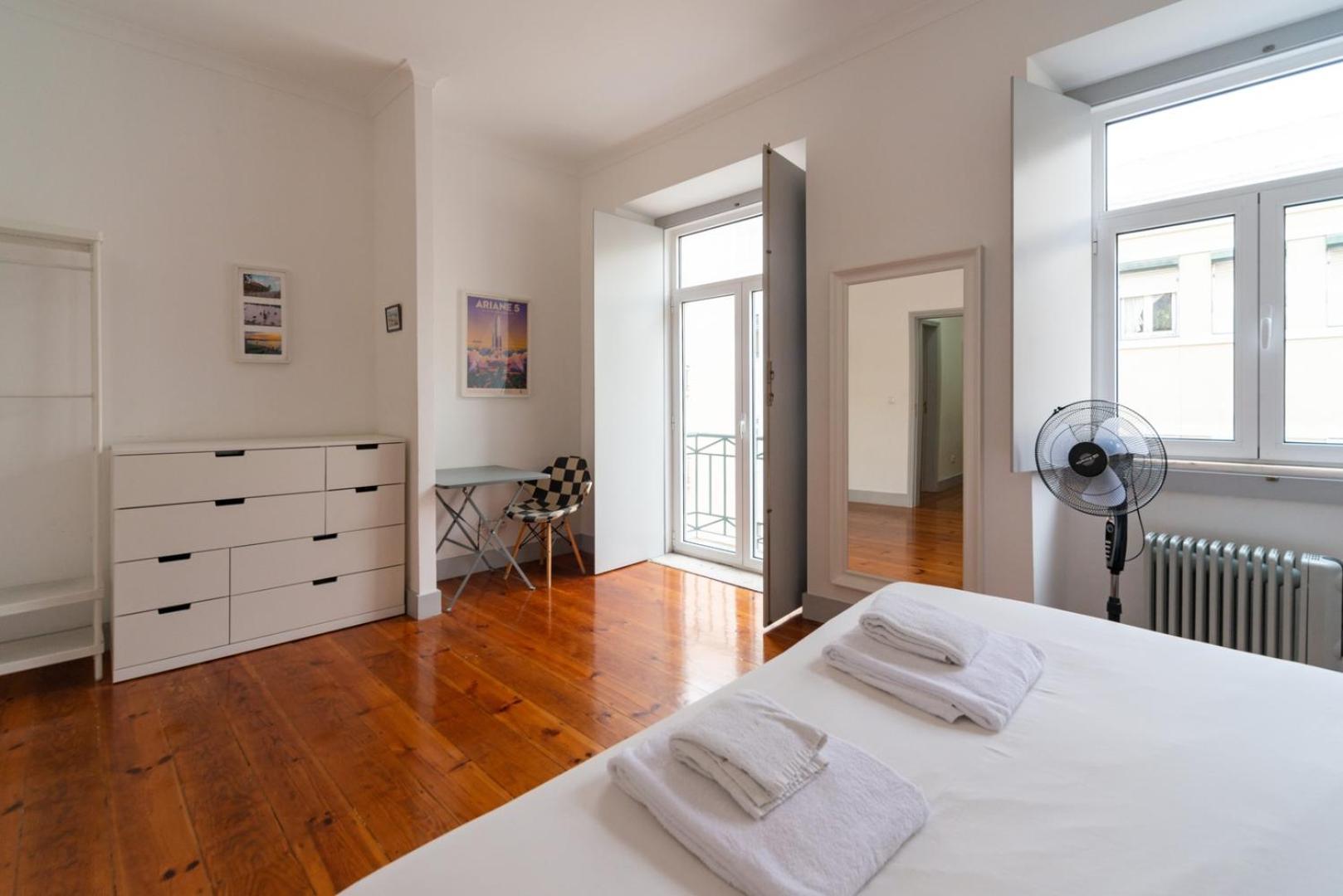 Old Style Fully Renewed And Spacious 3-bed * Lisboa