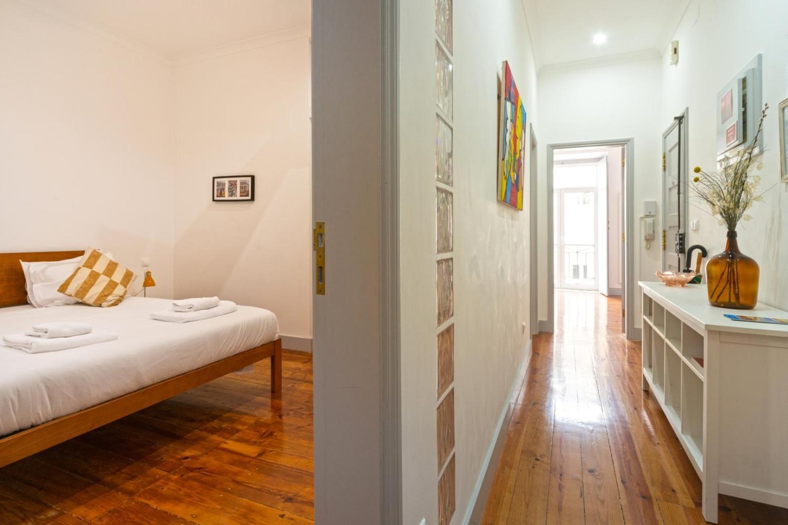 Old Style Fully Renewed And Spacious 3-bed * Lisboa