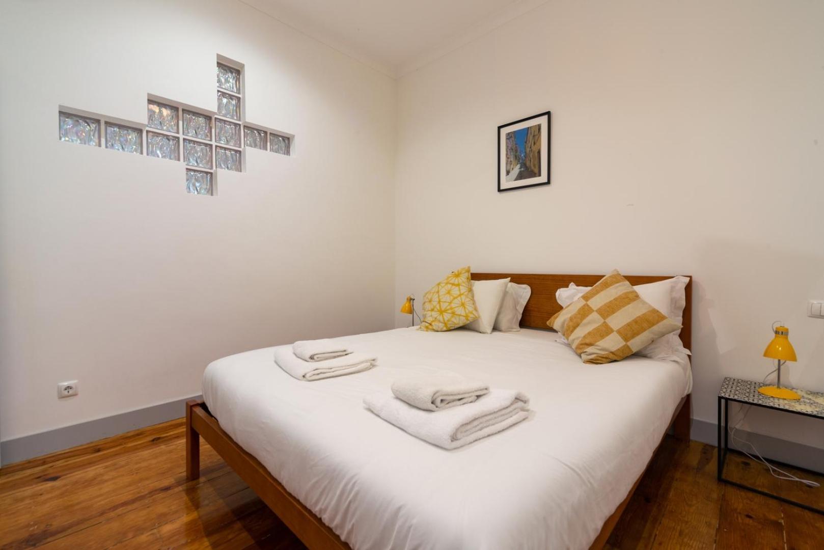Old Style Fully Renewed And Spacious 3-bed Apartamento