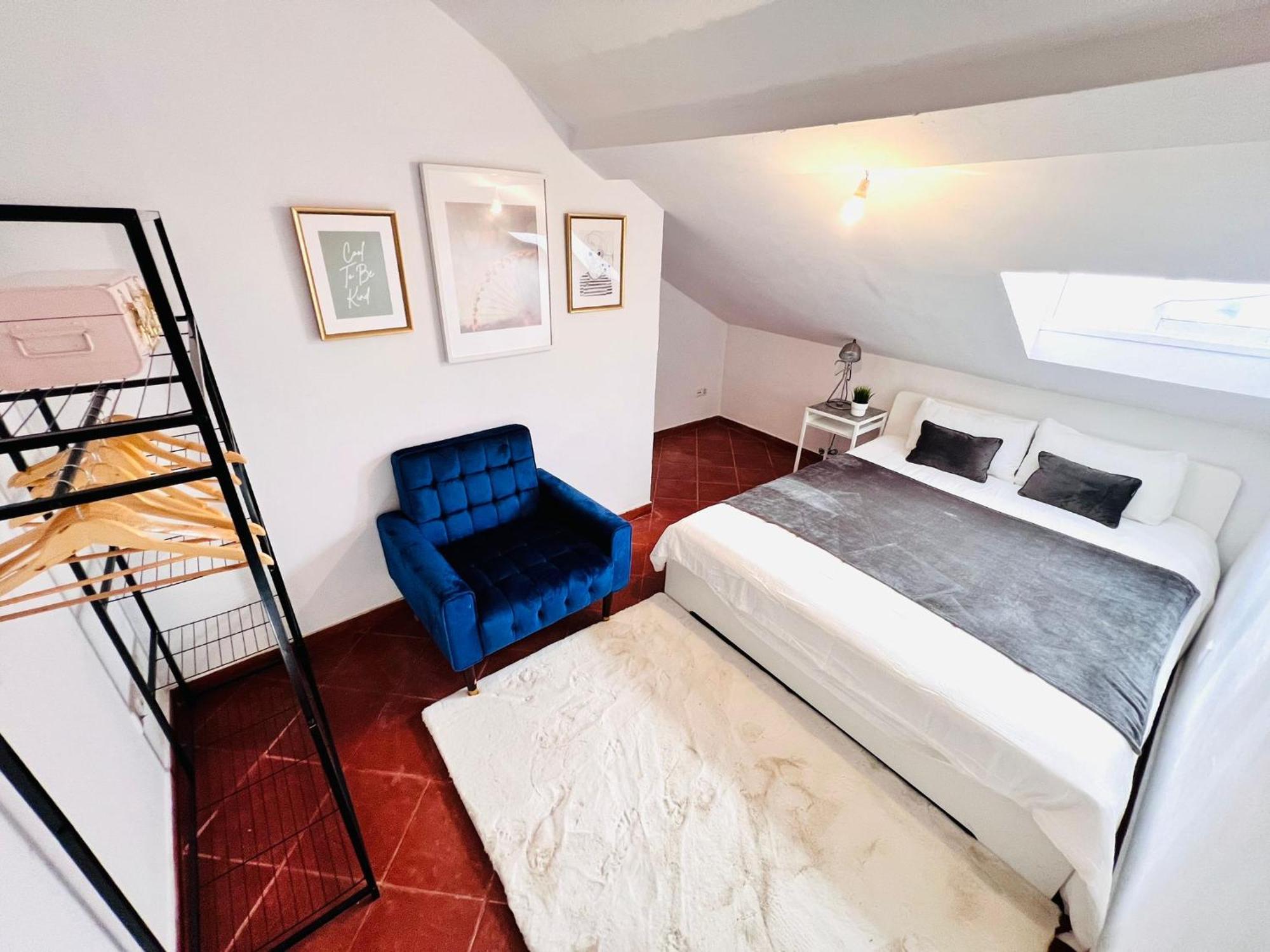 Hostal Bairro Alto, Location In Centre *