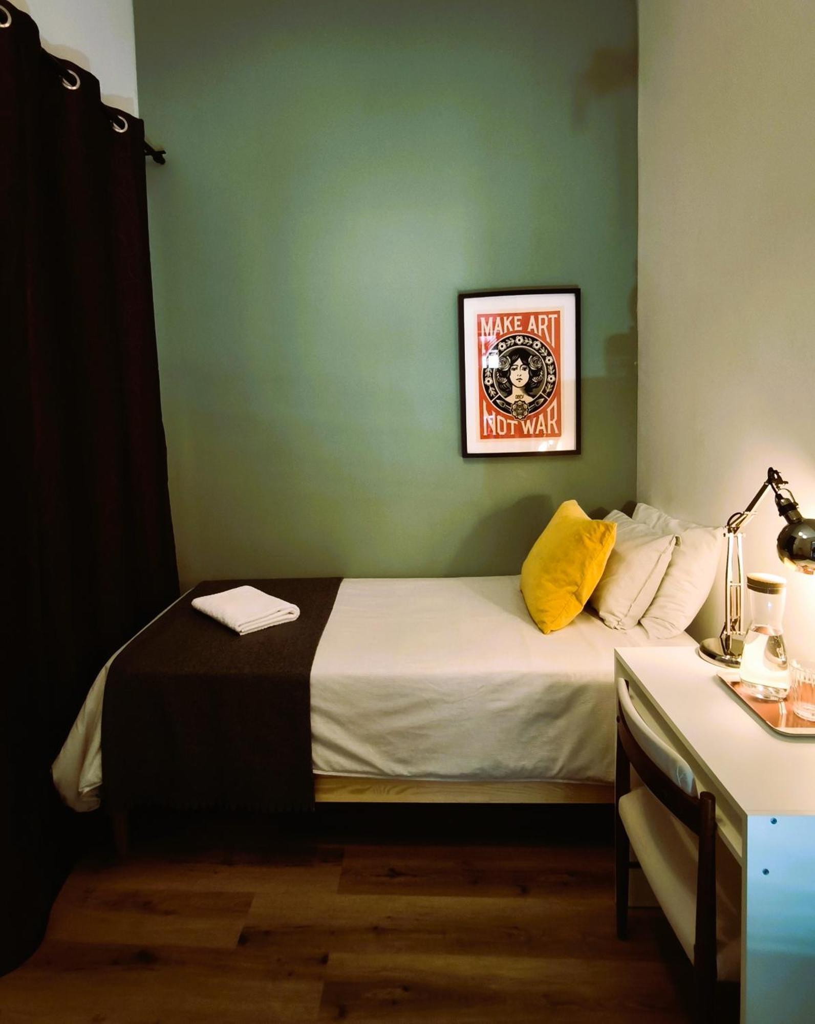Hostal Ey *