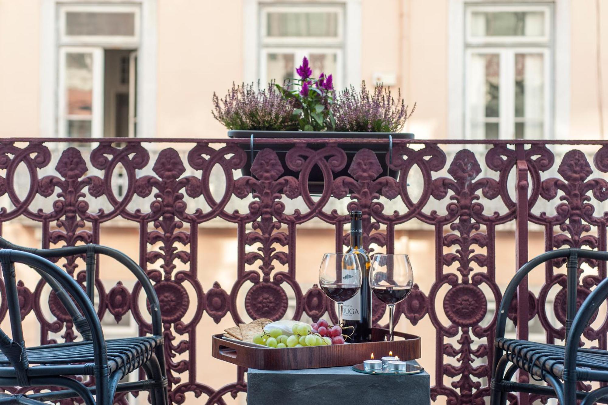 Guest house Lisbon Cheese & Wine Suites 4*