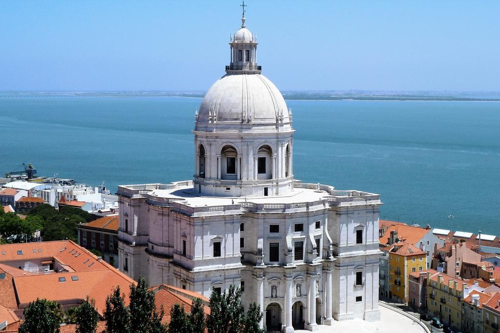 Lov'alfama, At In Lisboa