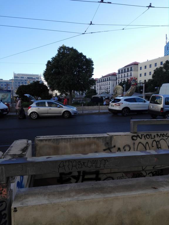 Pensión Martim Moniz 28 *