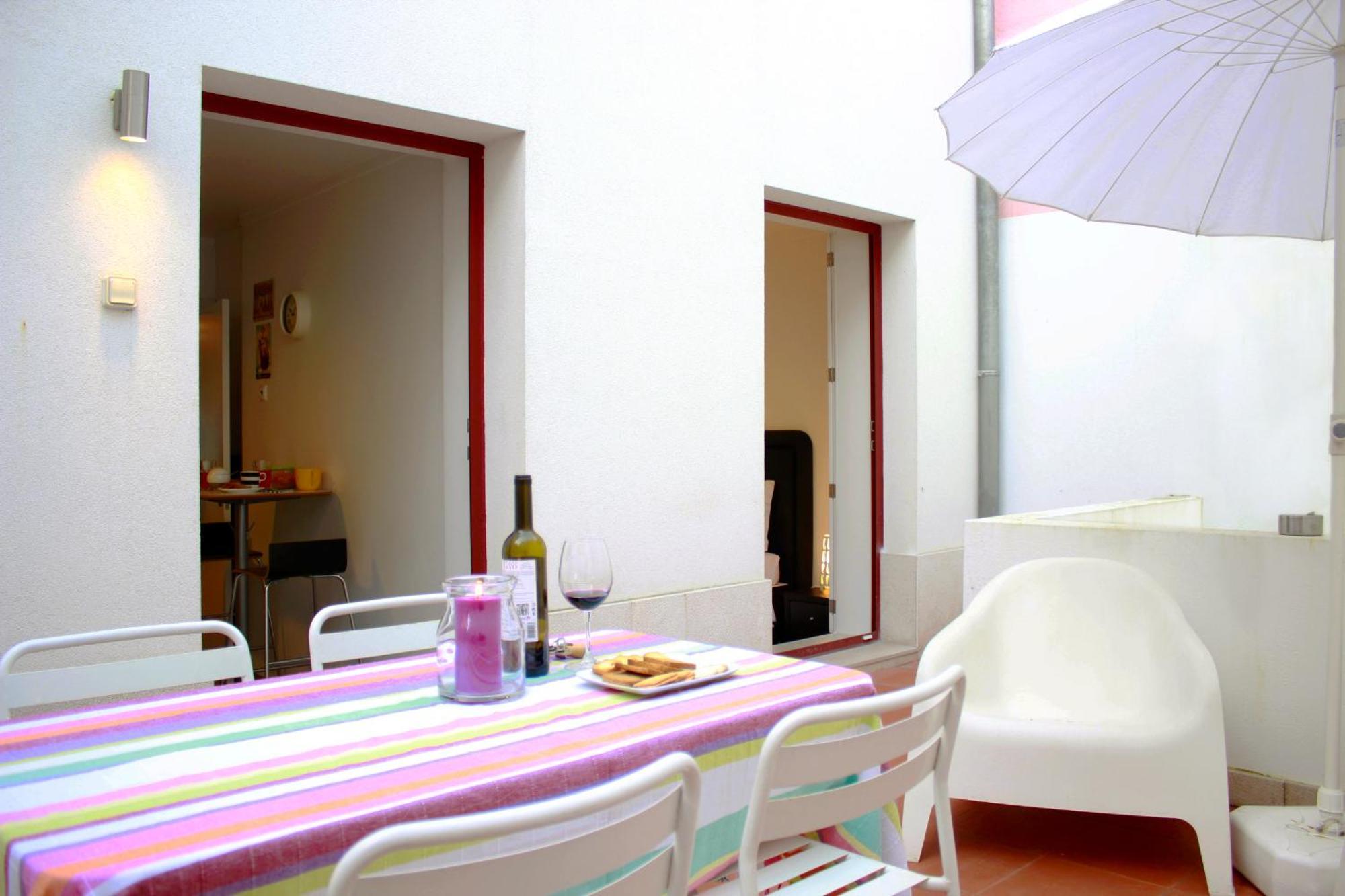 Joivy Modern 1-bed With Terrace, Moments From Sao Bento Palace Apartamento