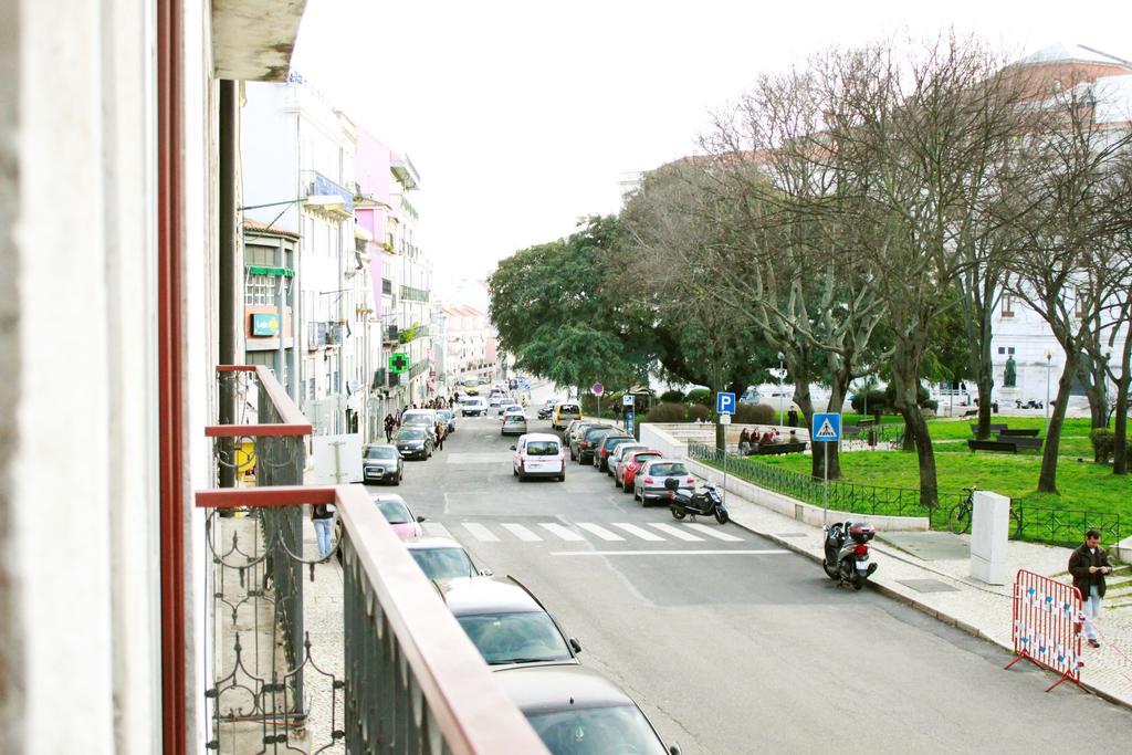 Joivy Modern 1-bed With Terrace, Moments From Sao Bento Palace