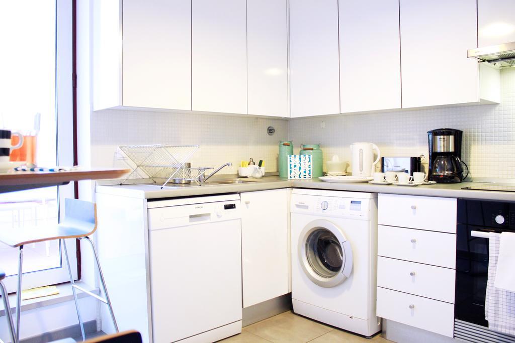 Joivy Modern 1-bed With Terrace, Moments From Sao Bento Palace Apartamento Lisboa