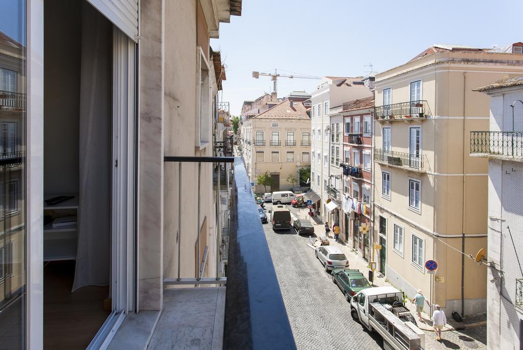 Joivy Bright 2br Apt With River Views &balcony In Alfama, Moments From Santa Apolonia Train Station Apartamento *