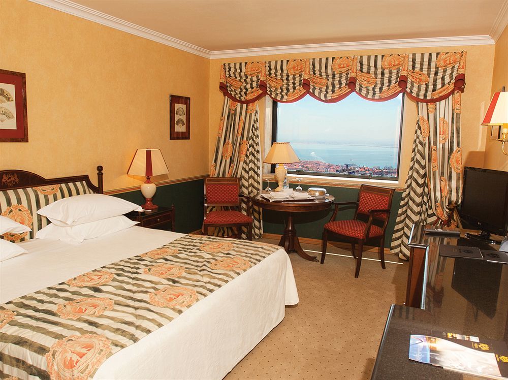 Dom Pedro Hotel