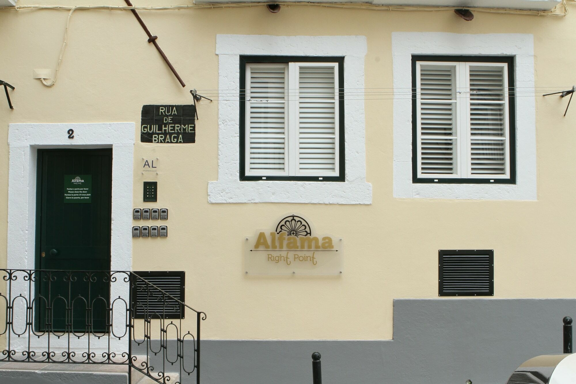 Alfama Right Point