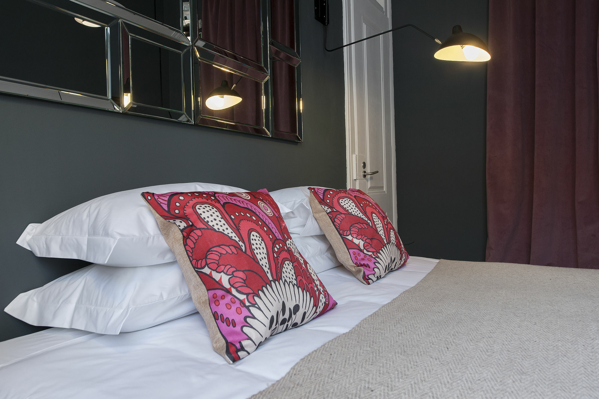 Guest house Lisbon Cheese & Wine Suites 4*