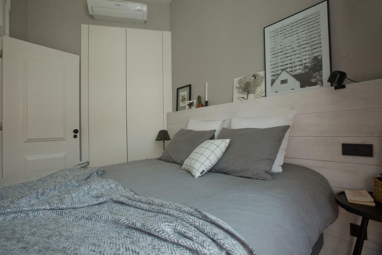Update Urban Chic Flat In 19th Century Building 2 Bedrooms & 2 Bathrooms & Ac Alfama District *