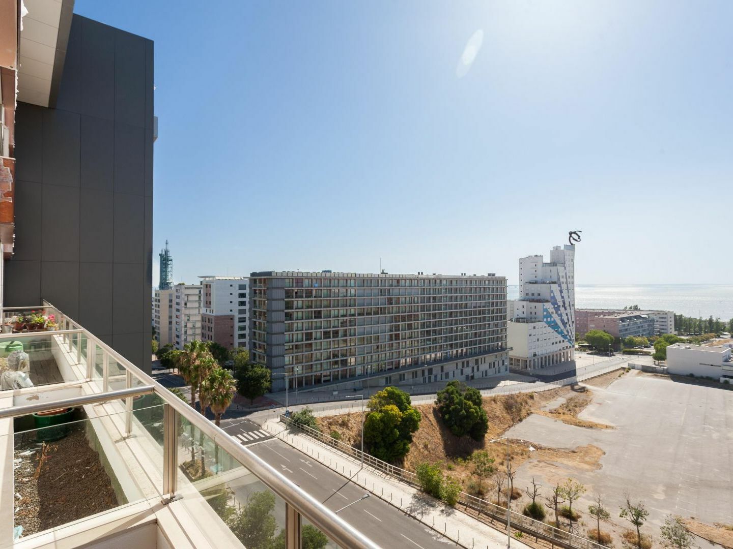 Modern 2 Bedroom With Balcony And Amazing Views *