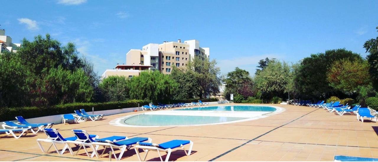Relax Pool - Free Parking Garage