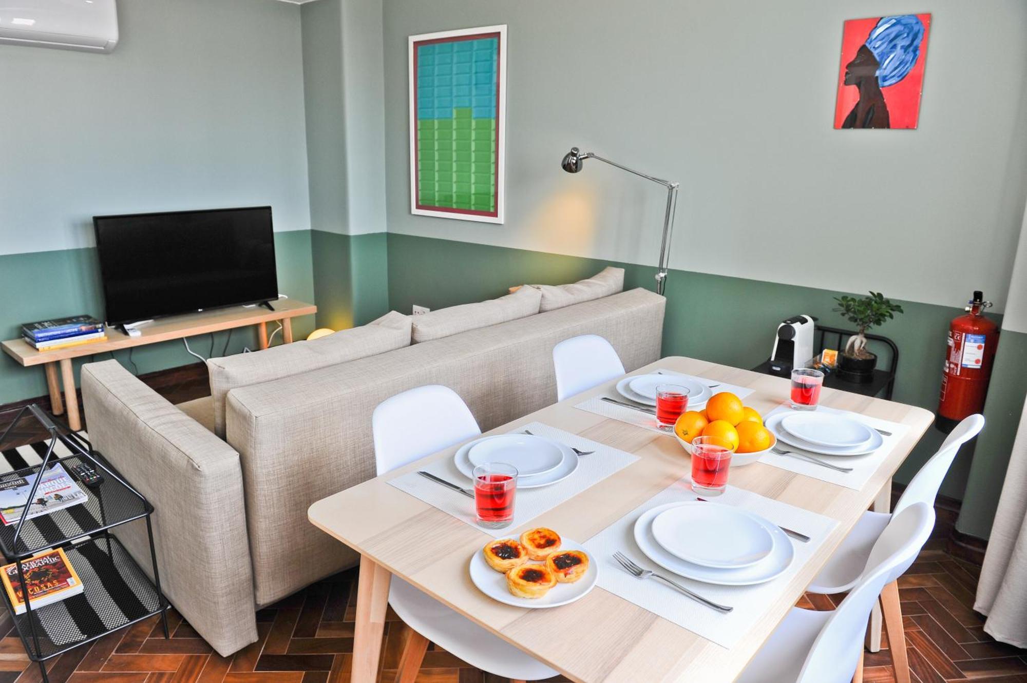 Pop The Cork In By Misha's Place 5b Lisboa