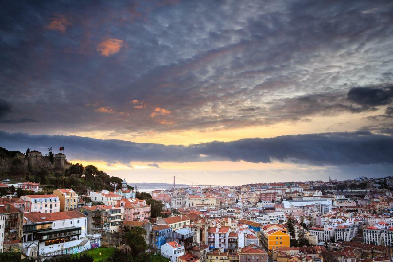 Romantichome At Alfama's Heart