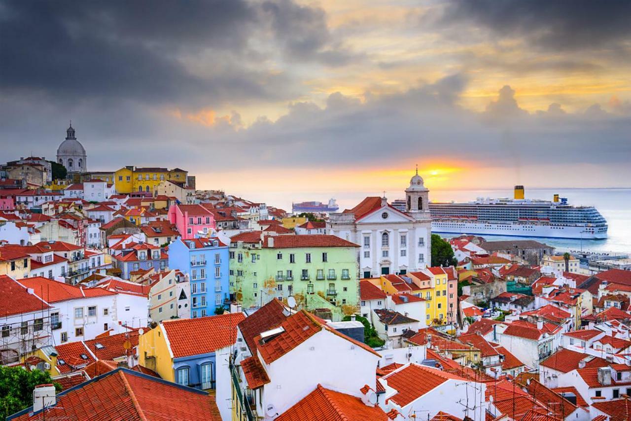 Apartment Romantichome At Alfama's Heart Lisbon