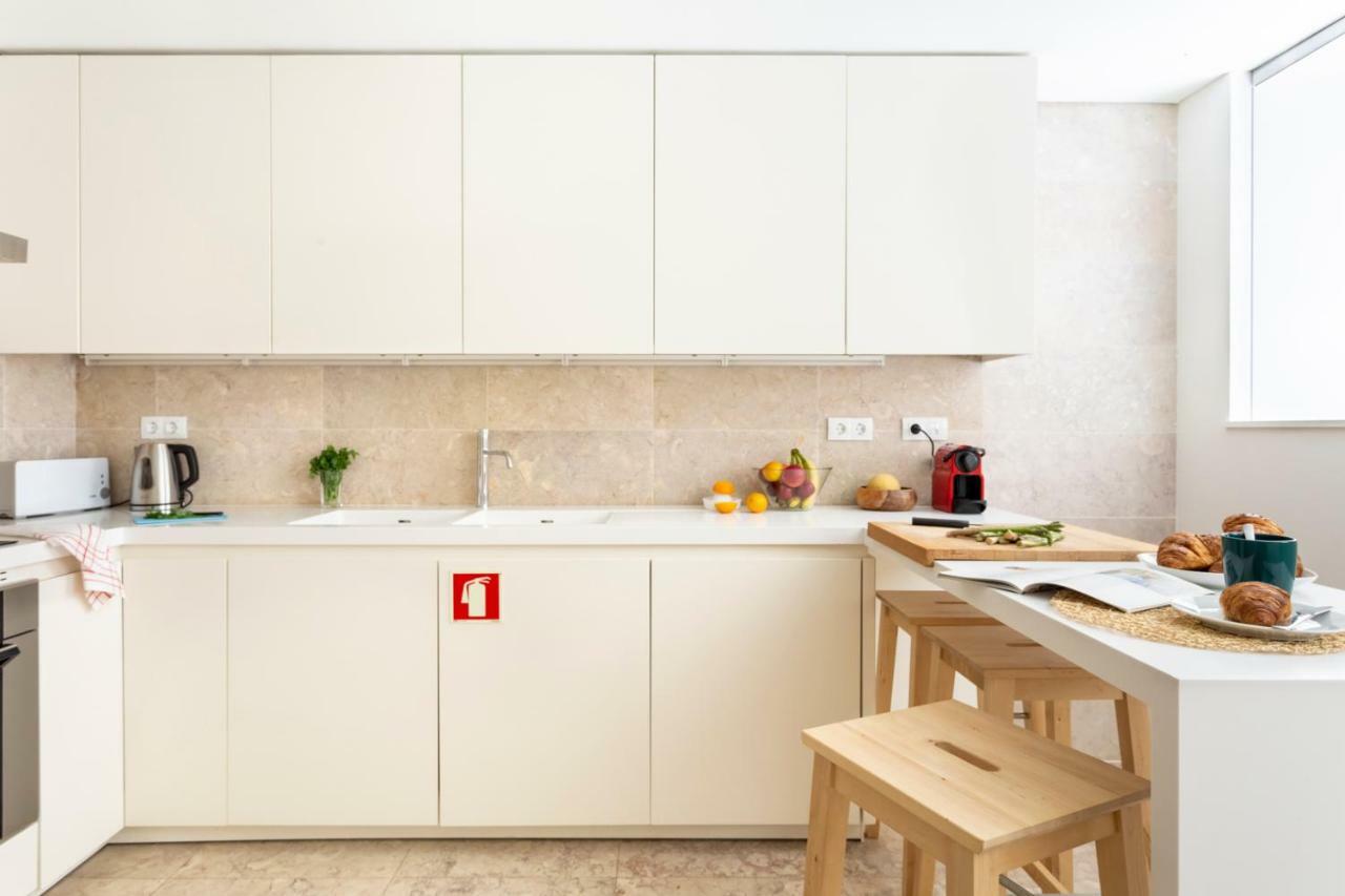 Altido Bright And Elegant 1br With Workspace And Huge Terrace In Pena, Close By Viewpoint * Lisboa