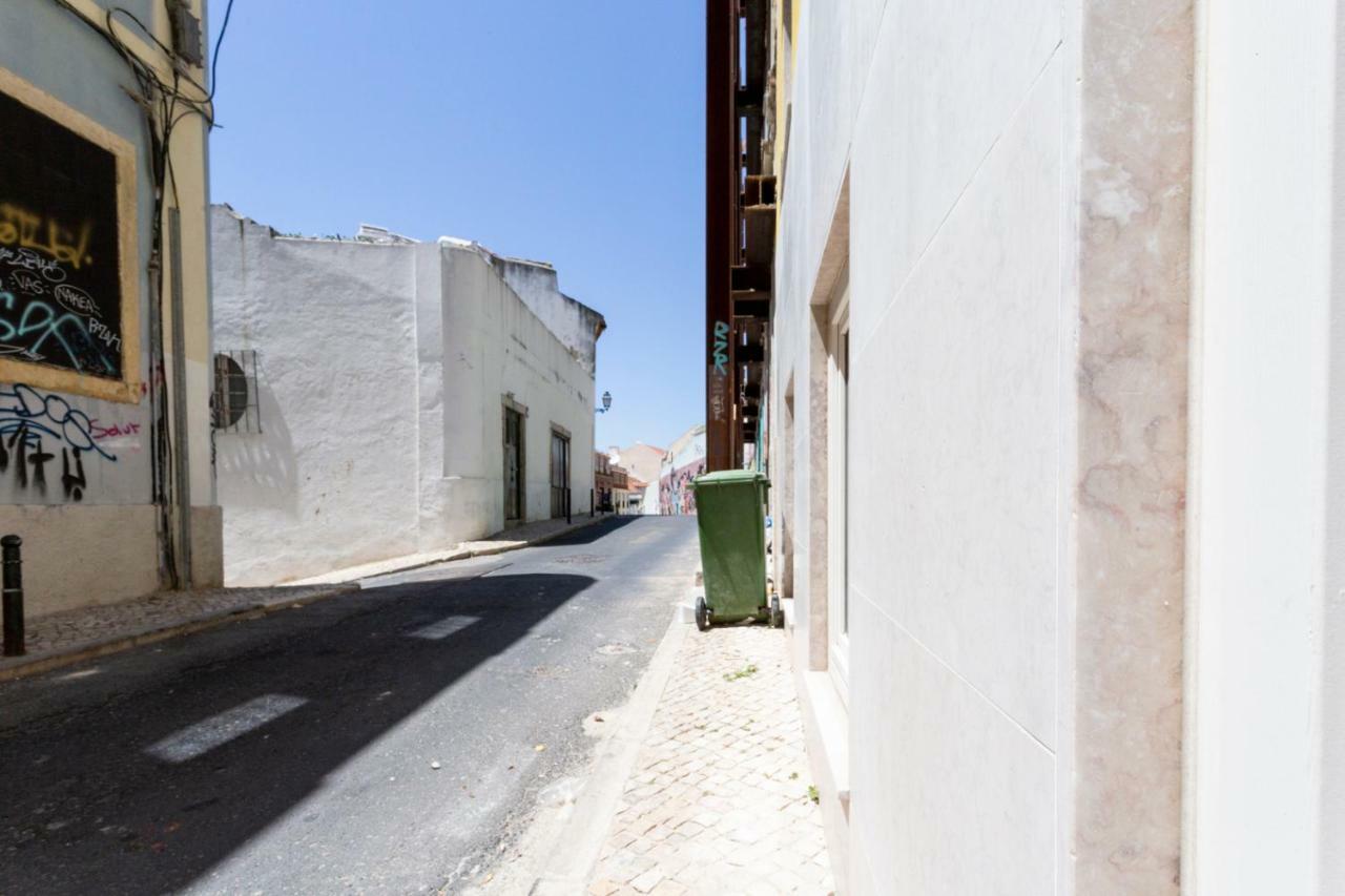 Altido Bright And Elegant 1br With Workspace And Huge Terrace In Pena, Close By Viewpoint * Lisboa