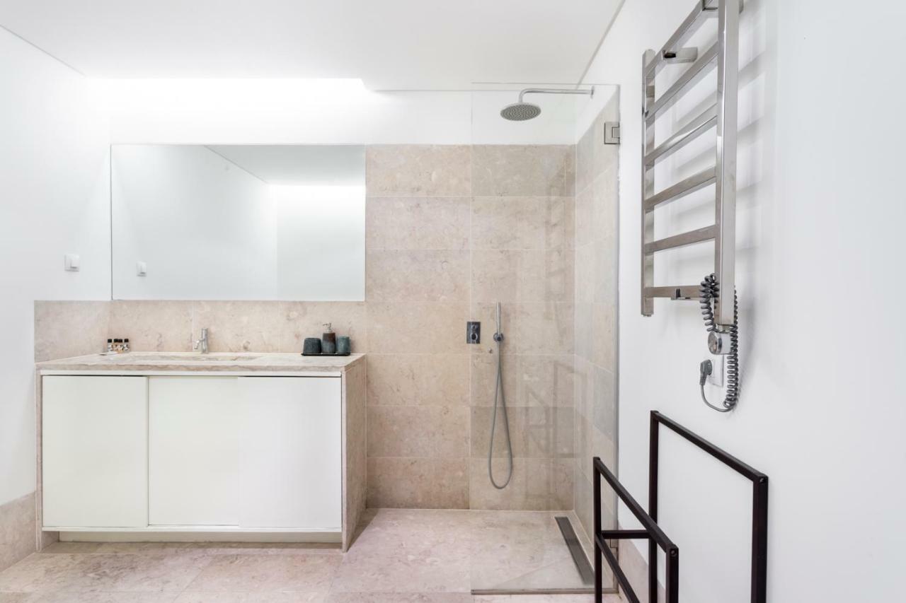 Apartamento Altido Bright And Elegant 1br With Workspace And Huge Terrace In Pena, Close By Viewpoint Lisboa