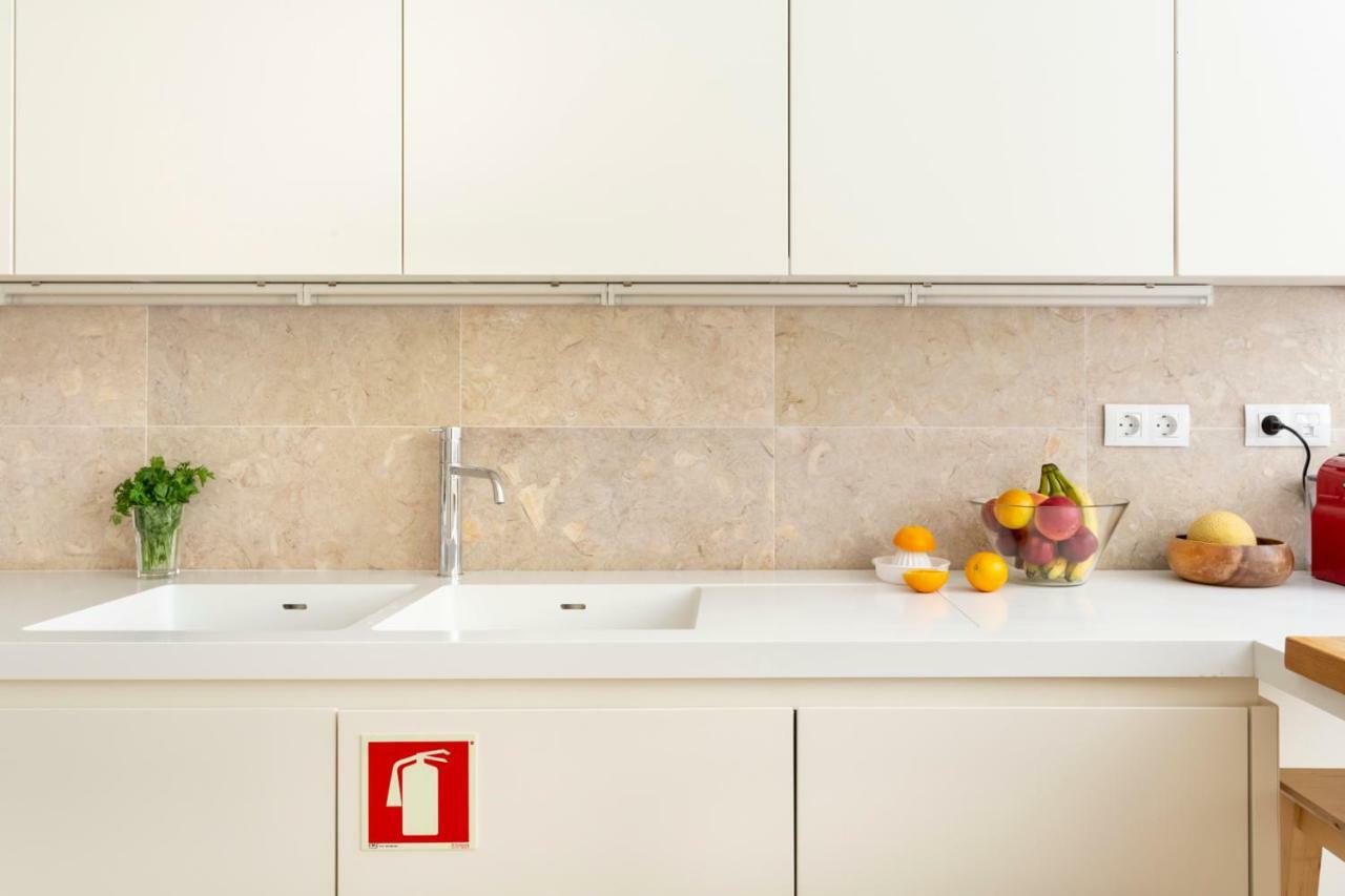 Apartamento Altido Bright And Elegant 1br With Workspace And Huge Terrace In Pena, Close By Viewpoint
