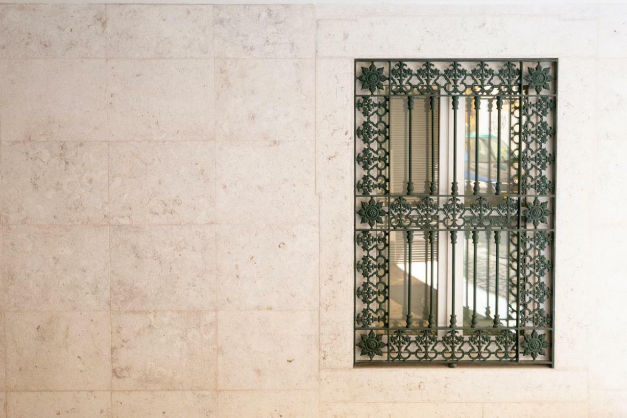 Altido Bright And Elegant 1br With Workspace And Huge Terrace In Pena, Close By Viewpoint Apartamento Lisboa