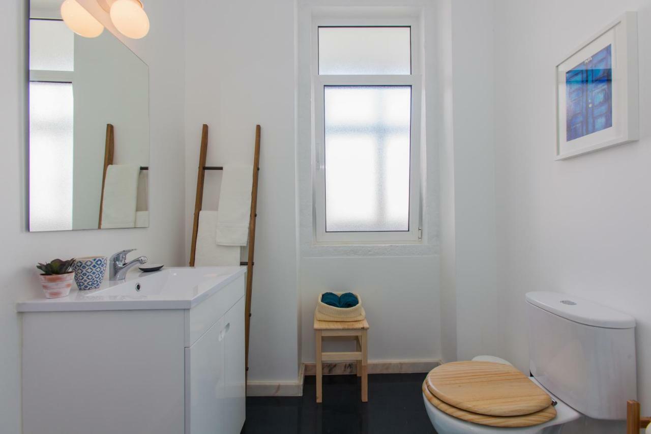 Apartamento Typical Light Filled Graça Apartment, By Timecooler