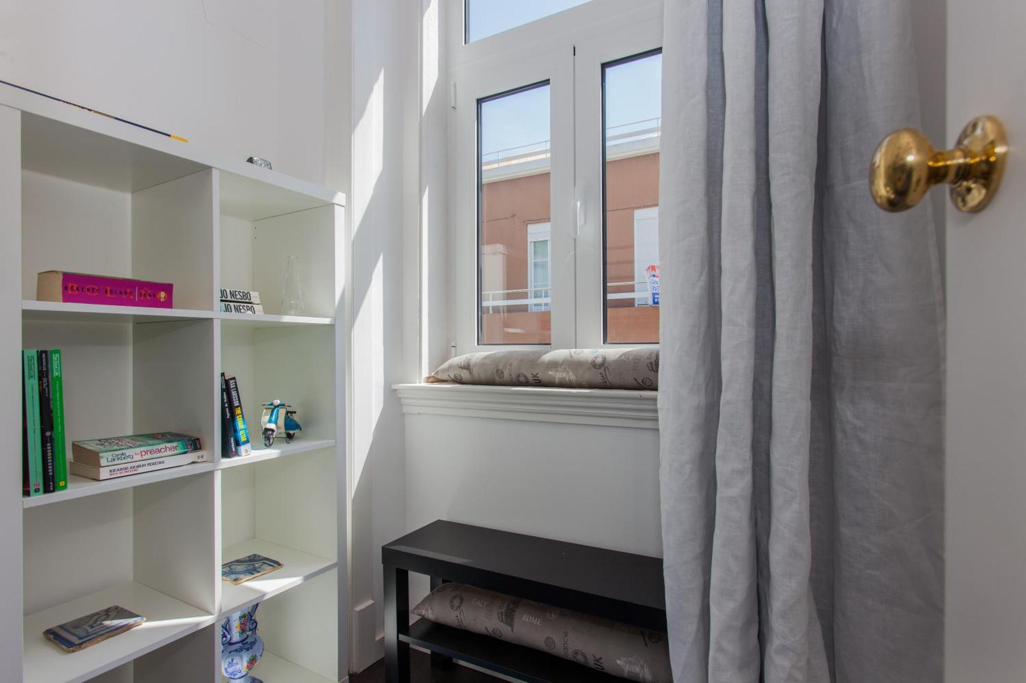 Typical Light Filled Graça Apartment, By Timecooler