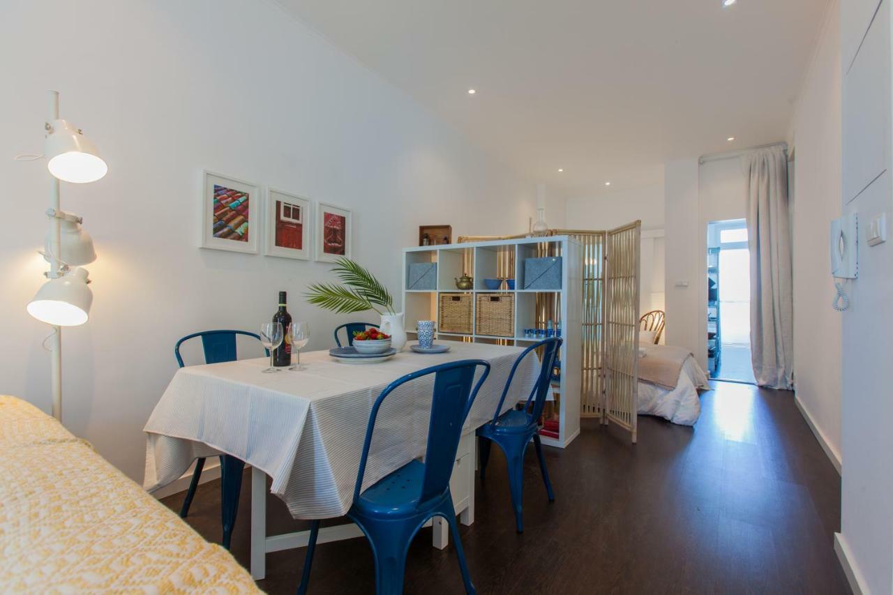 Typical Light Filled Graça Apartment, By Timecooler *