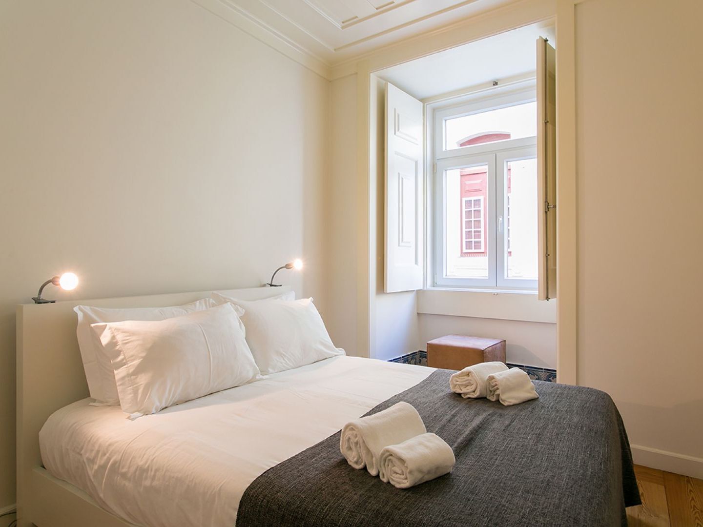 Joivy Elegant 2br With Workspace Nearby Baixa-chiado Subway Apartment