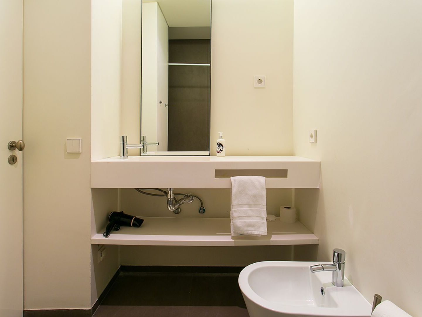 Joivy Elegant 2br With Workspace Nearby Baixa-chiado Subway Lisbon