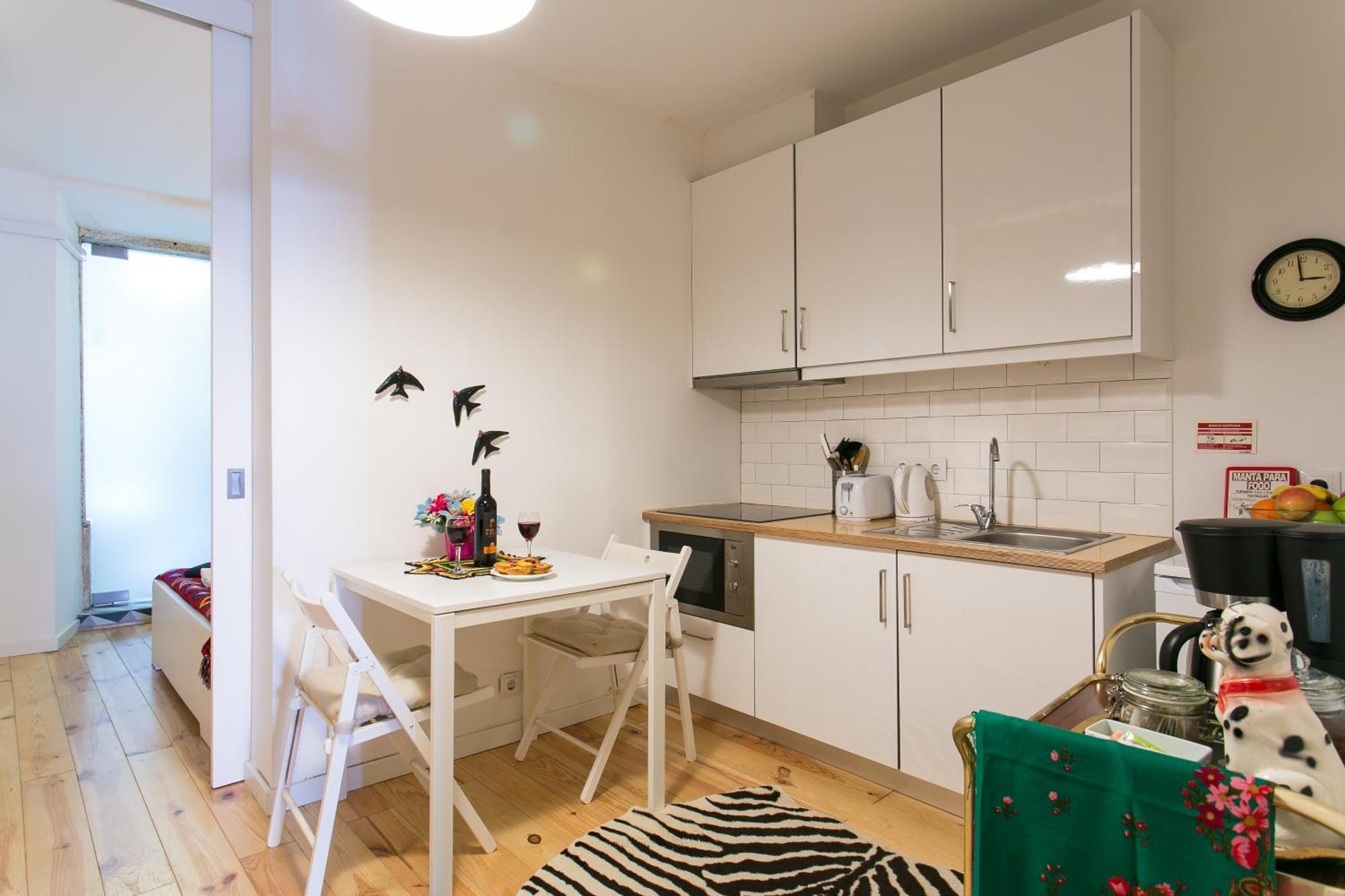 Joivy Inviting Flat Next To Bica Elevator Apartamento *