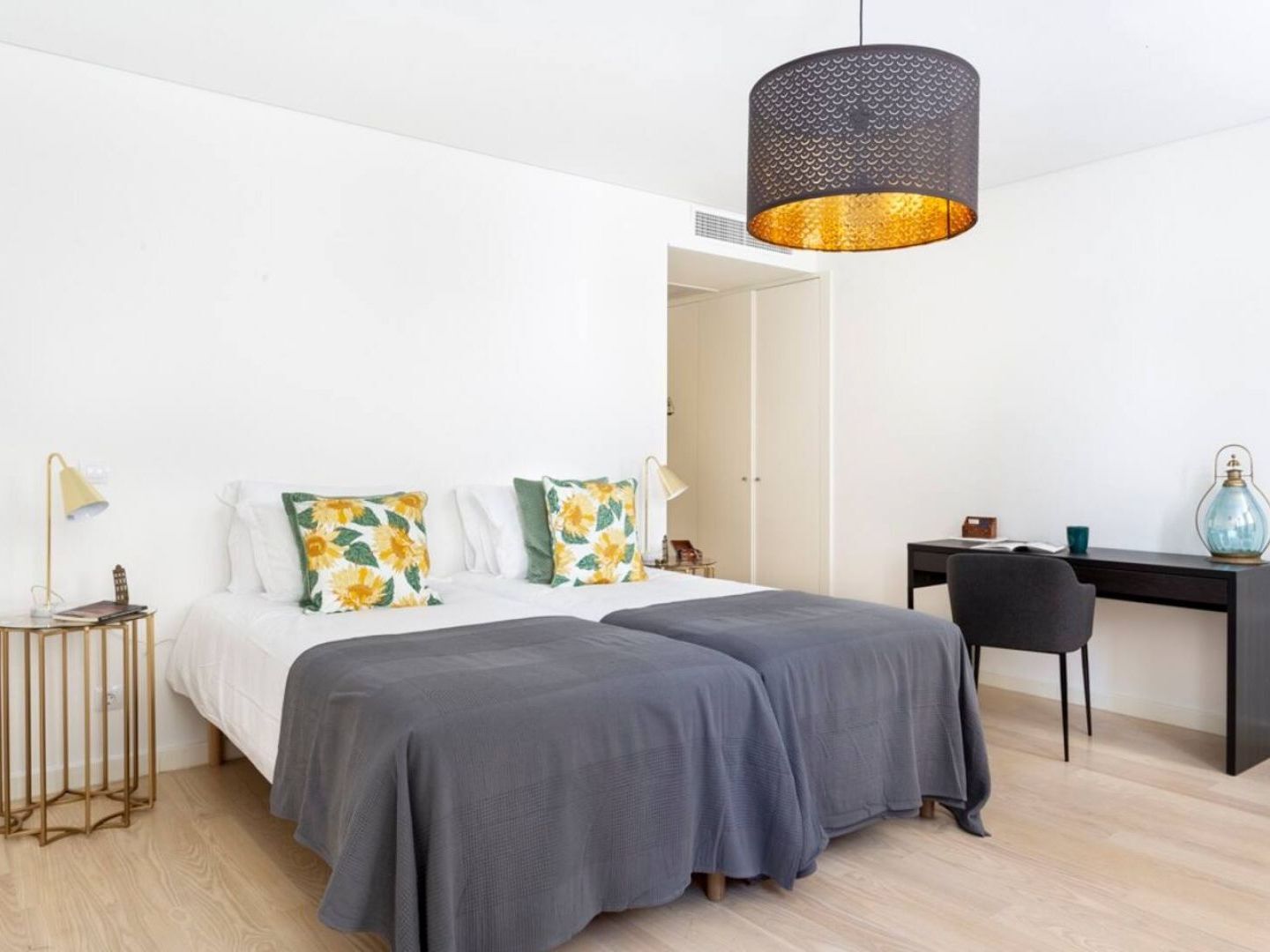 Altido Bright And Elegant 1br With Workspace And Huge Terrace In Pena, Close By Viewpoint Apartamento Lisboa