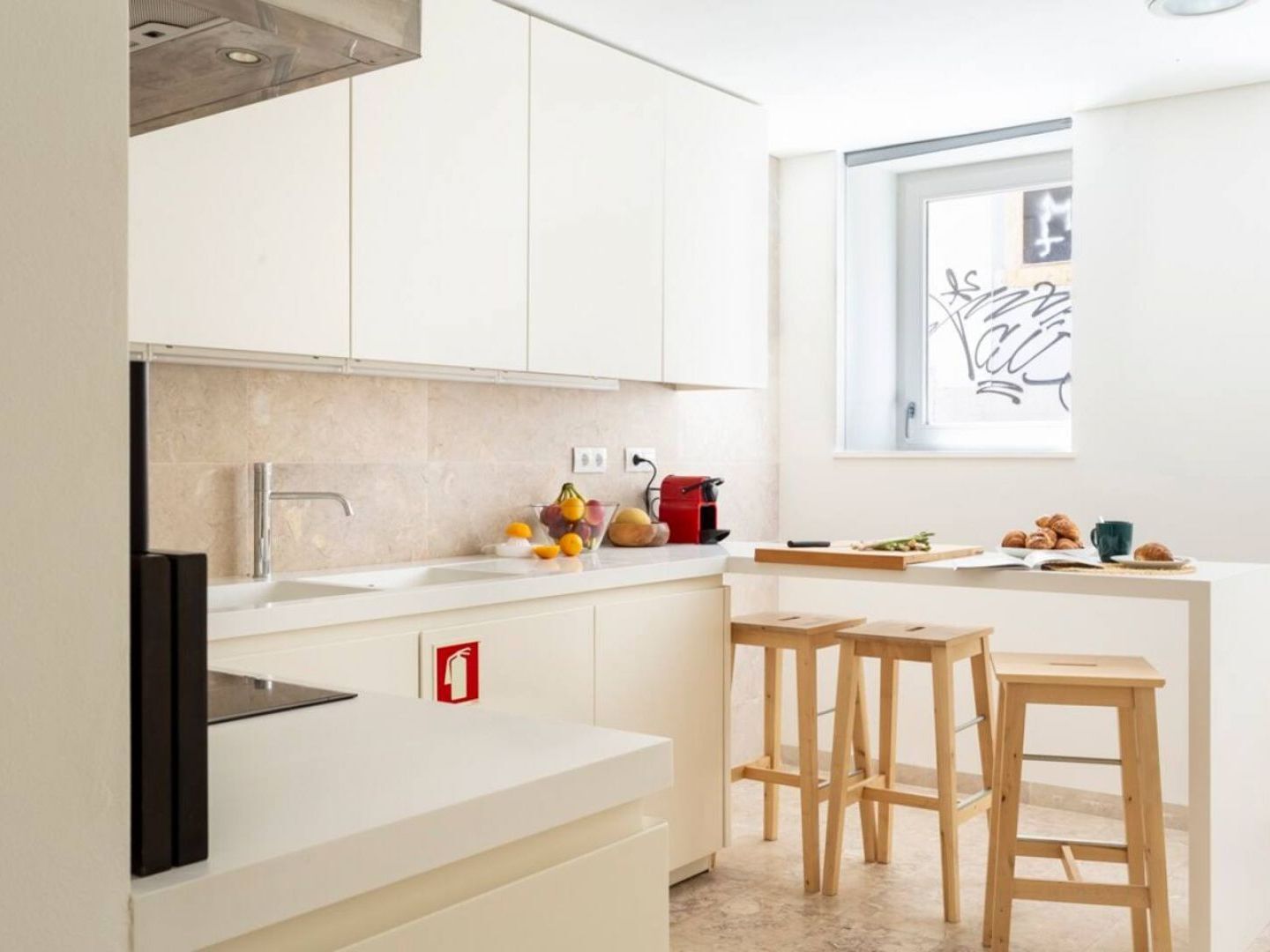 Altido Bright And Elegant 1br With Workspace And Huge Terrace In Pena, Close By Viewpoint * Lisboa