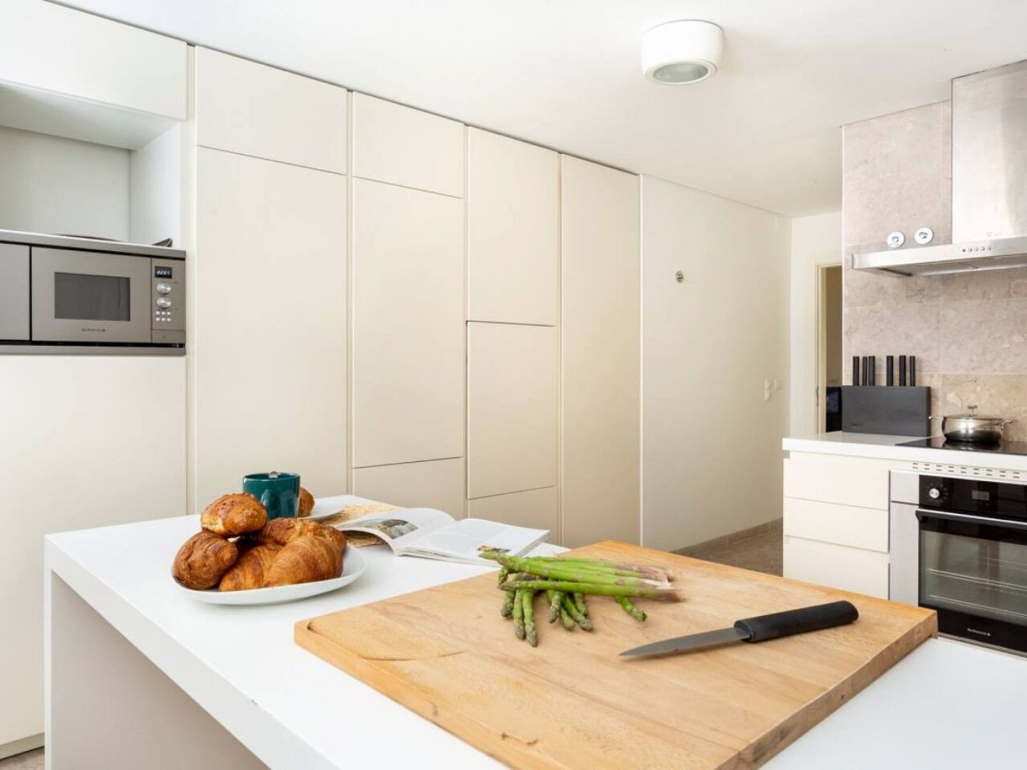 Apartamento Altido Bright And Elegant 1br With Workspace And Huge Terrace In Pena, Close By Viewpoint Lisboa