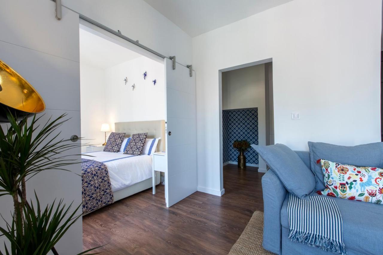 Amazing Downtown With Small Balcony With View Over The Castle Apartamento Lisboa