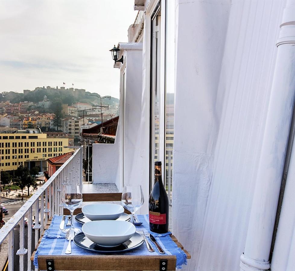 Amazing Downtown With Small Balcony With View Over The Castle Apartamento Lisboa