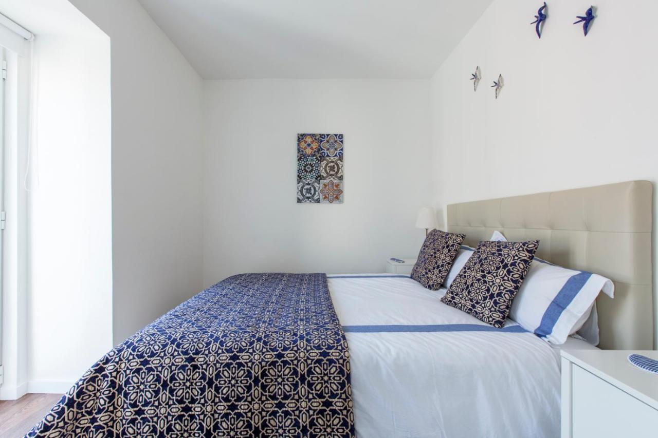 Amazing Downtown With Small Balcony With View Over The Castle Apartamento Lisboa