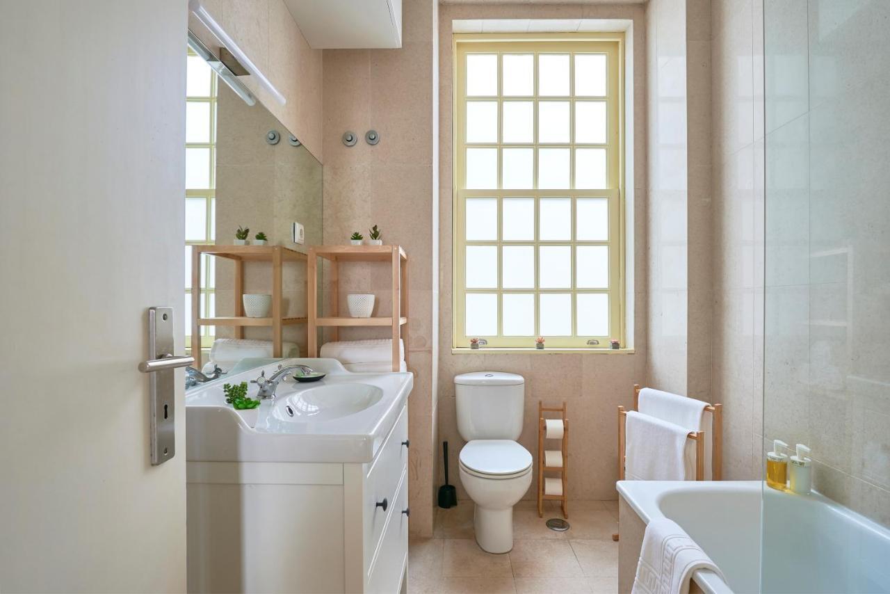 Spacious In The Perfect Location, By Timecooler * Lisboa