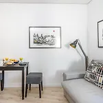 Joivy Cosy 1-Bed Flat With Seaview In Alfama