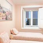 Charming 4 Bedroom Apartment In Chiado